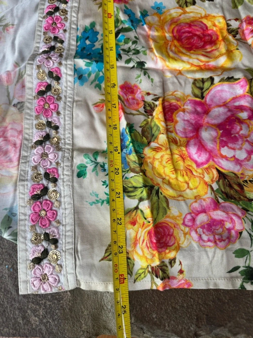 Aratta Stunning Sequin Floral Embroidered Viscose short kimono, beige multi - Picture 5 of 6